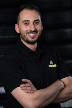 Adil: Bandenmonteur & commercieel medewerker
